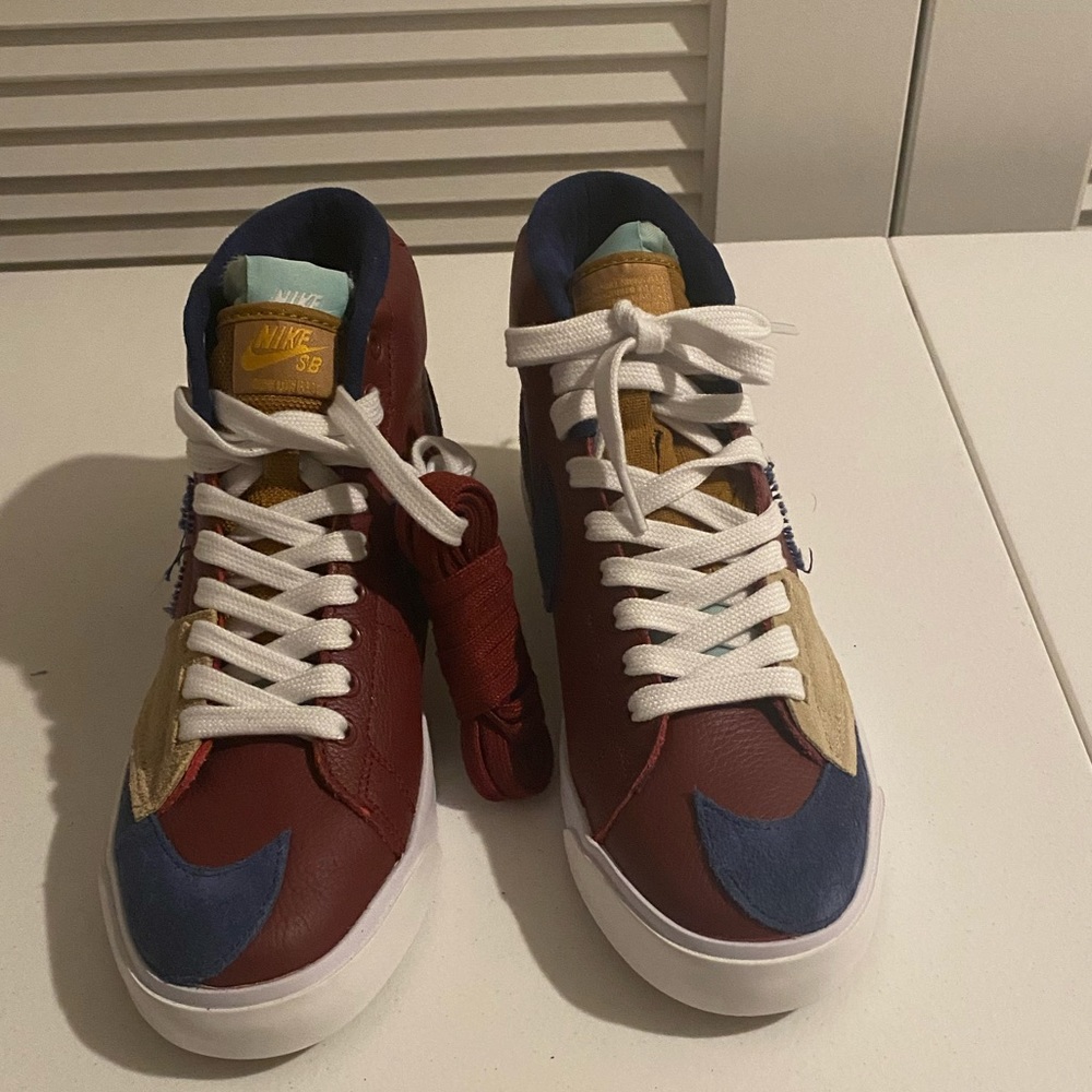 Nike sb blazer mid edge team red/ tan-navy sz men8 women 9.5. Limited edition.